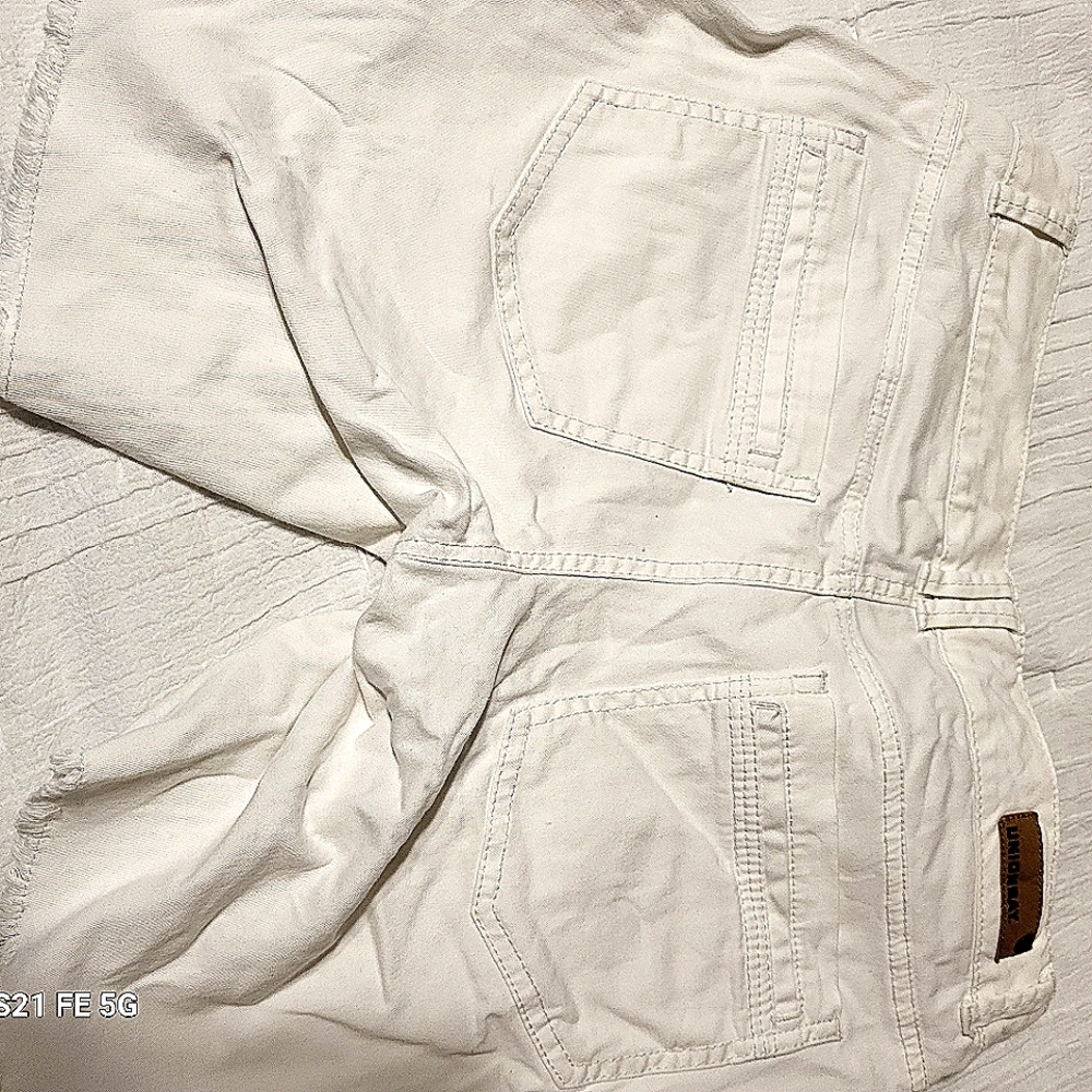 Union Bay White cutoff sz 9